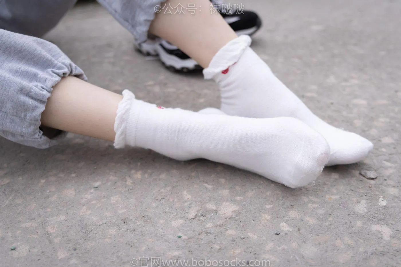 [BoBoSocks袜啵啵]NO.016 熊熊-斯凯奇运动鞋、棉袜（踩脏）、裸足 [147P]插图4